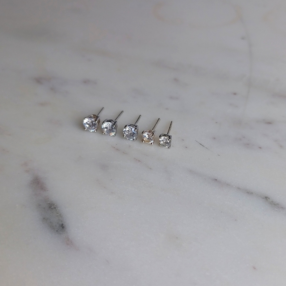 Bundle of 5 single sterling silver earrings
